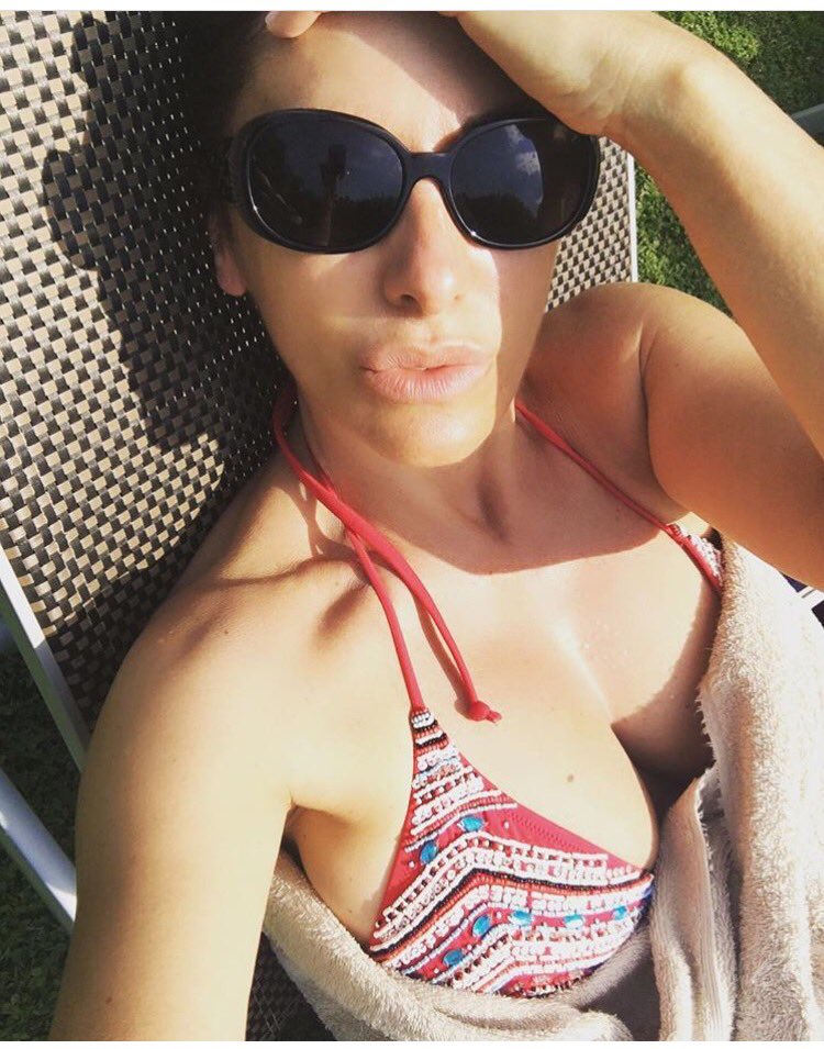 Relax! ☀️☀️ #sunshine #bikini #beach #relax #summer2016 #glasses #verano #playa #summertime #photooftheday https://t.co/HIeLsJ91N9