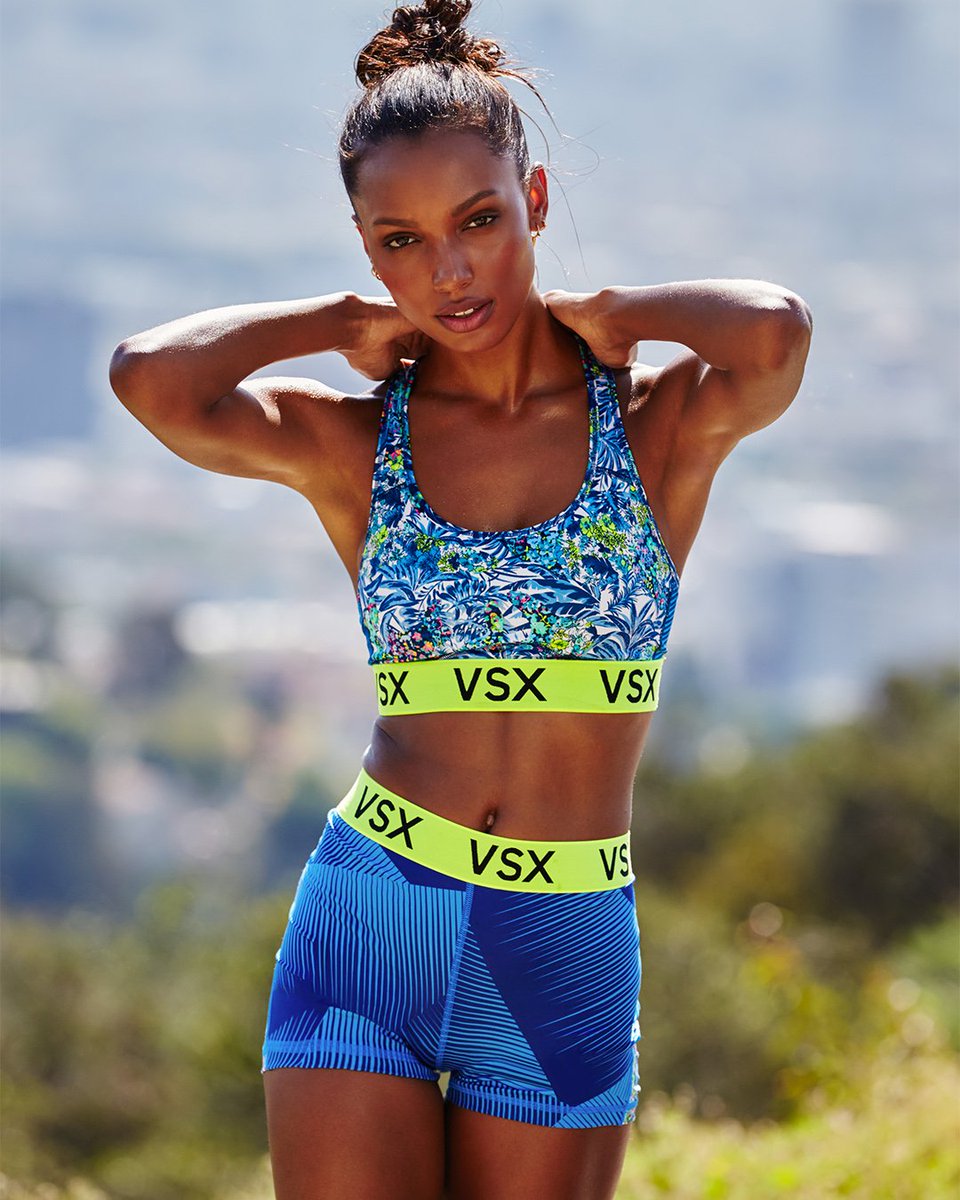 This is no fade-into-the-background kind of sport bra: https://t.co/dIKhMuPEfd https://t.co/iak864sd8K