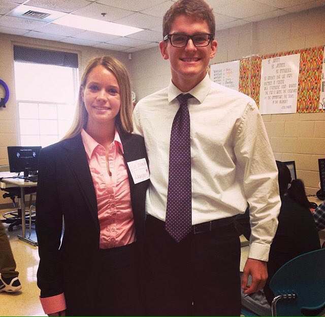 RT @KATHERINEarata: I'm called Elle Woods since I LOVE law,so Elle + Emmett was our first choice for Dynamic Duo Day #LegallyBlonde15 https…