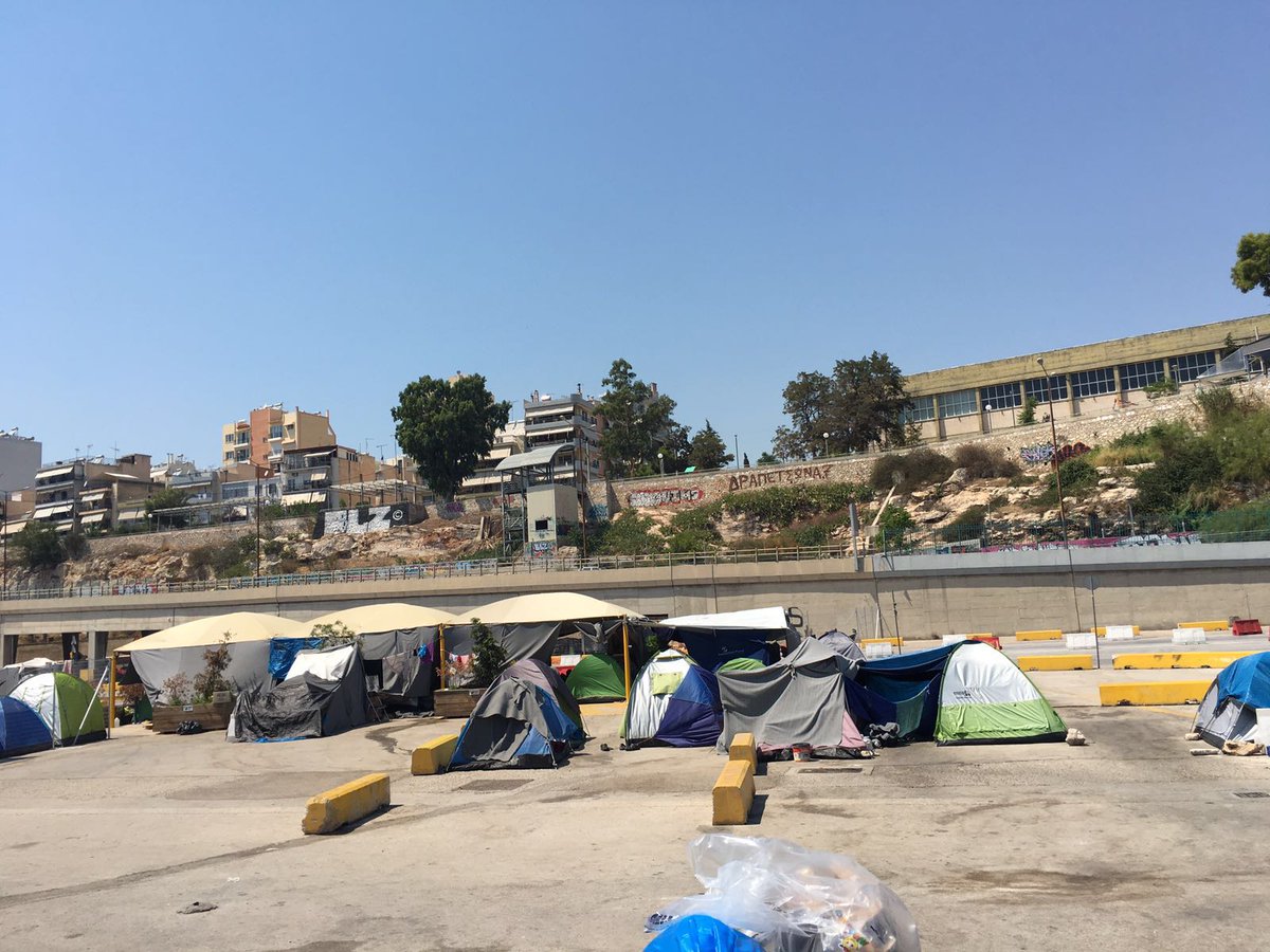 RT @MSF_Sea: Imagine putting your baby down for a nap in these #Pireus tents. It's 38° in the shade and seriously baking inside. https://t.…