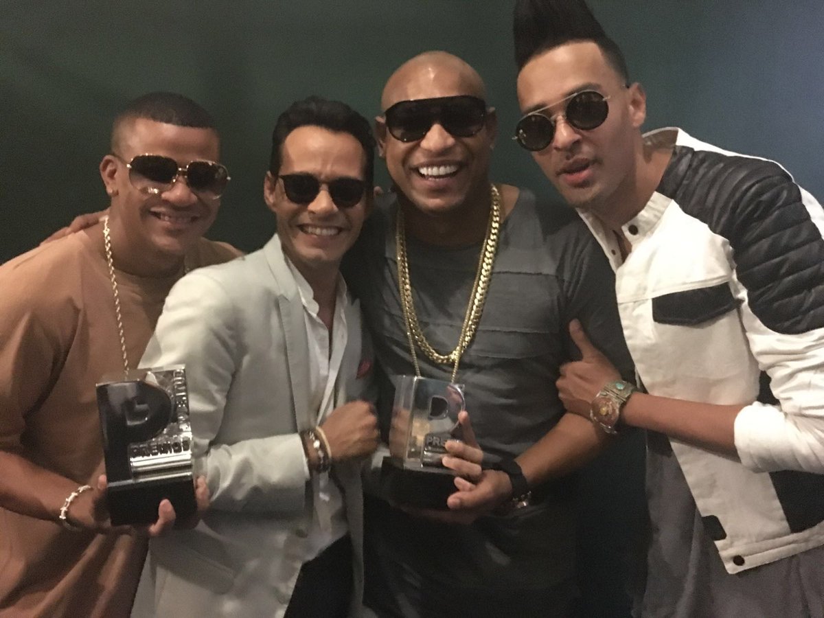 ¡Y se formó #LaGozadera! Con @GdZOficial hacemos la combinación perfecta de los @PremiosJuventud. https://t.co/rKkAIsgbm9