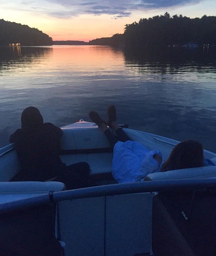 Sunset cruisin'....#LakeLife https://t.co/hEmAfFu65m https://t.co/JBXzjxuE5R