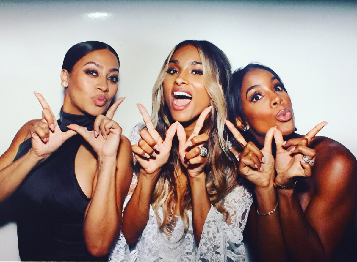 W's Up!....#MyGirls ❤️ https://t.co/sOXQwEBxl2