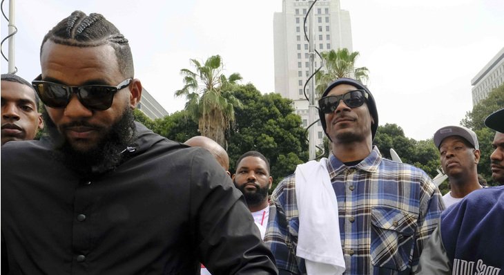 RT @MERRYJANE: This is how @SnoopDogg & @thegame prove the answer to police brutality is being peaceful:

https://t.co/w7QtbyL7h5 https://t…