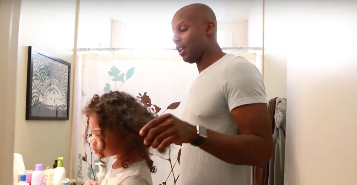 RT @Upworthy: A photo of this dad doing his girls' hair went viral. Now he has something to say. https://t.co/k2opwJNCos https://t.co/vEJMA…