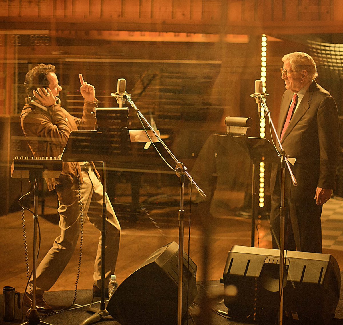 Happy birthday @itstonybennett! I have the best memories from the recording of our song https://t.co/8ynu2cBwDi https://t.co/3K2rzIeR87