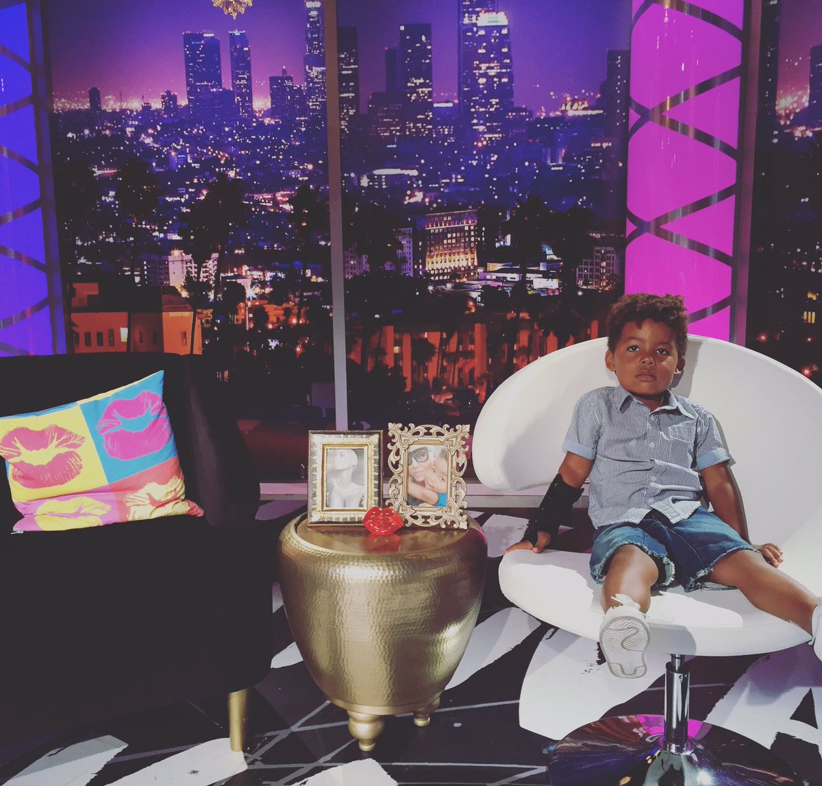 Pumpkin took over his Mommy's show ???? https://t.co/xITZv8GldS
