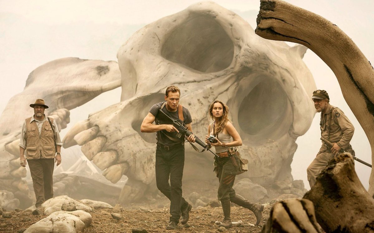 RT @Variety: Watch Tom Hiddleston and Brie Larson in the first trailer for #KongSkullIsland #SDCC2016 https://t.co/8vNN5wwwCX https://t.co/…