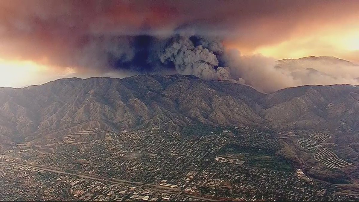 RT @FOXLA: #SandFire UPDATE: 
-20,000 acres burned
-10% containment
-More than 1,500 homes threatened https://t.co/xJdkG83Zuq https://t.co/…