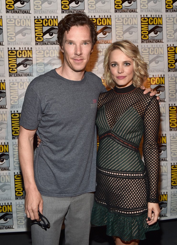 Rachel mcadams wore a #selfportrait resort 2017 dress to ... Rachel mcadams wore a #selfportrait resort 2017 dress to ...