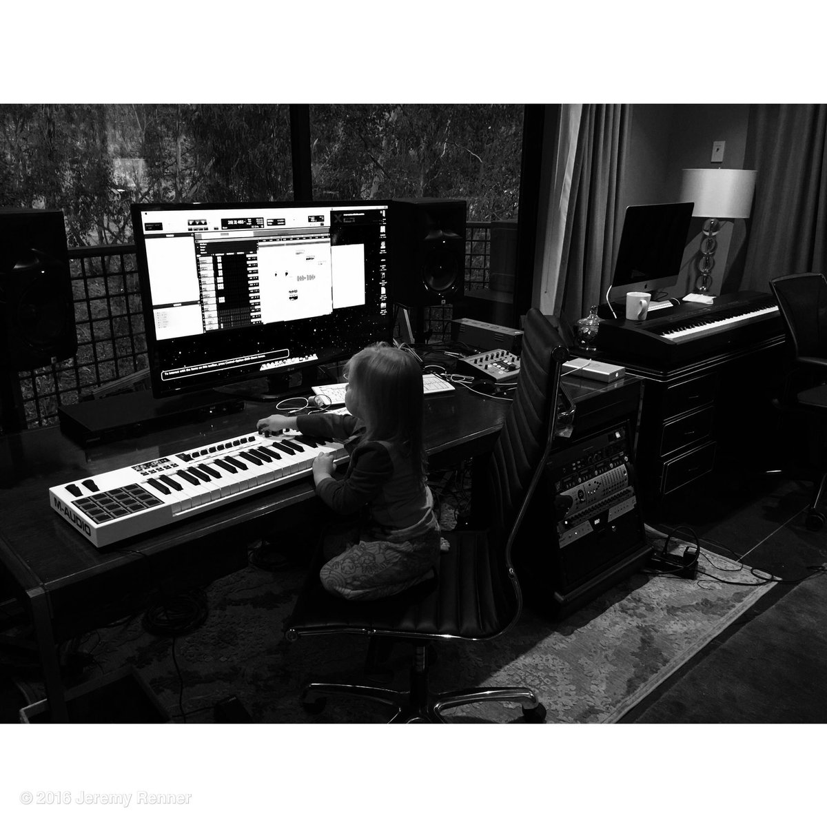 My song writing partner today !! #daddydaughtertime #littlehelper #studio #musiclover https://t.co/YXKaqVbm5e