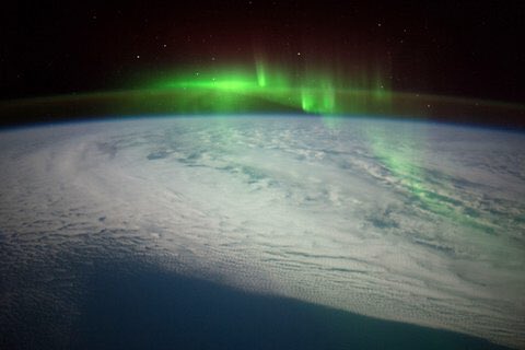 RT @StationCDRKelly: Going through some old pictures from #YearInSpace. #Aurora https://t.co/kCOTWi3kFj