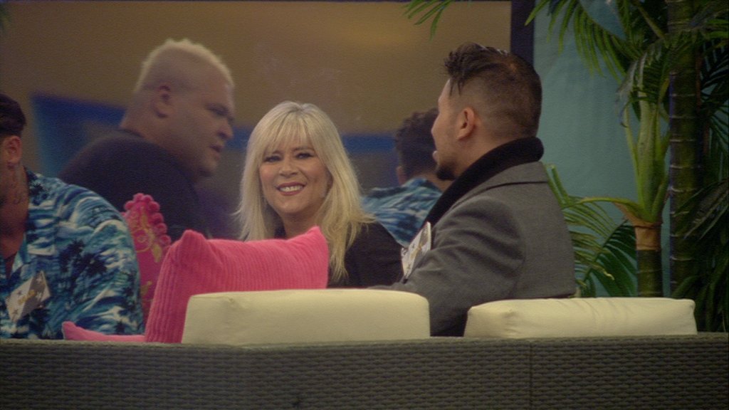 RT @bbuk: 11.52pm: @SamFoxCom's wondering if there are cameras in the penguins. Maybe, maybe not... ???????? #BBUKLive https://t.co/HnRoGIy8JQ