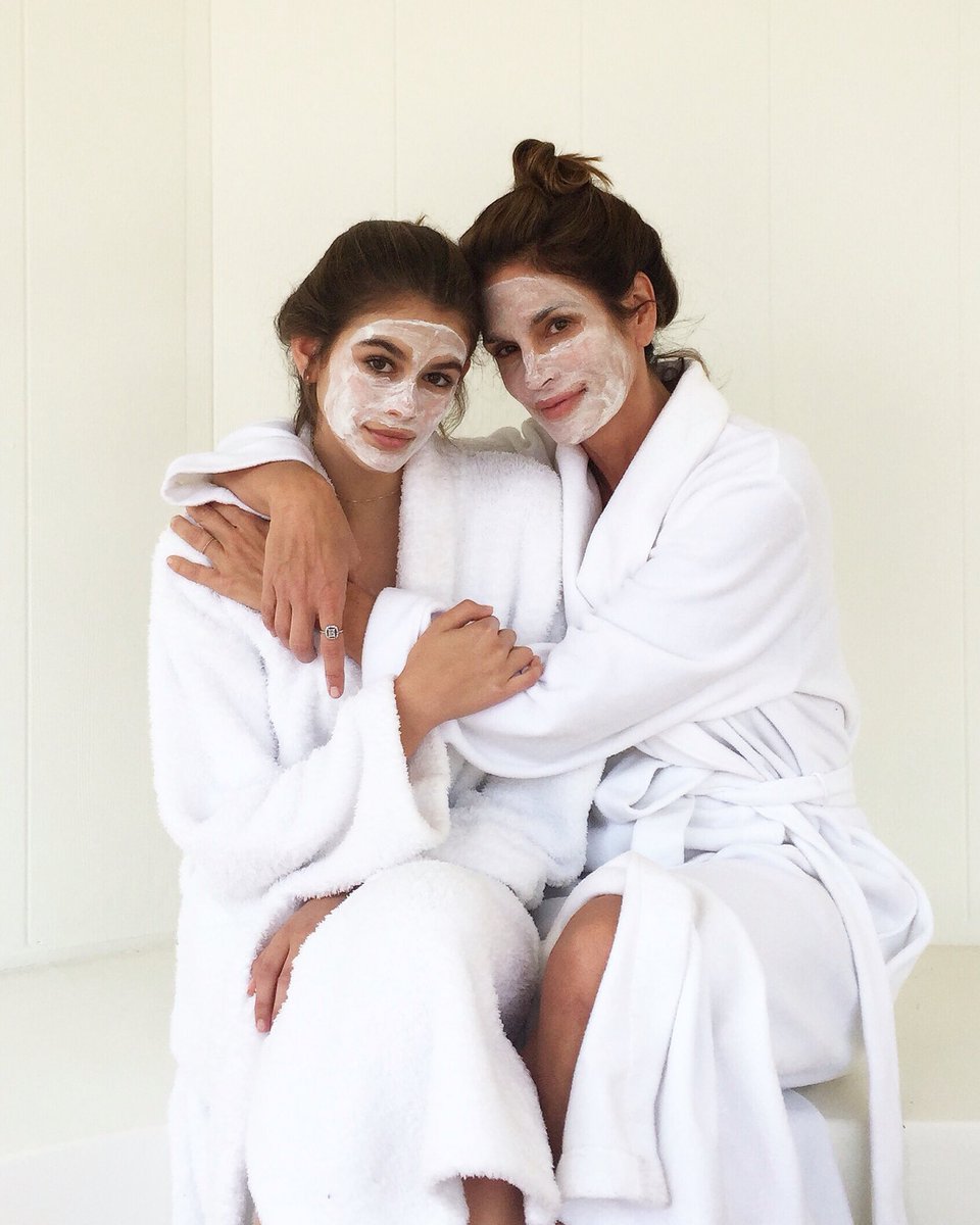 Girls day, masking with @MeaningfulBty ????• https://t.co/Uugs3jpT0U https://t.co/1mtAbSxQIM