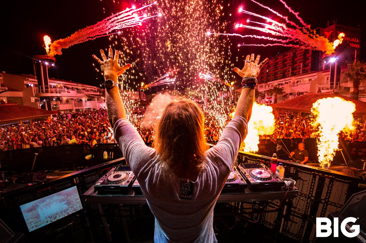 RT @BIGtheparty: The scene is BIG with @davidguetta at @ushuaiaibiza! #BIGtheparty https://t.co/BLY5ksbswW
