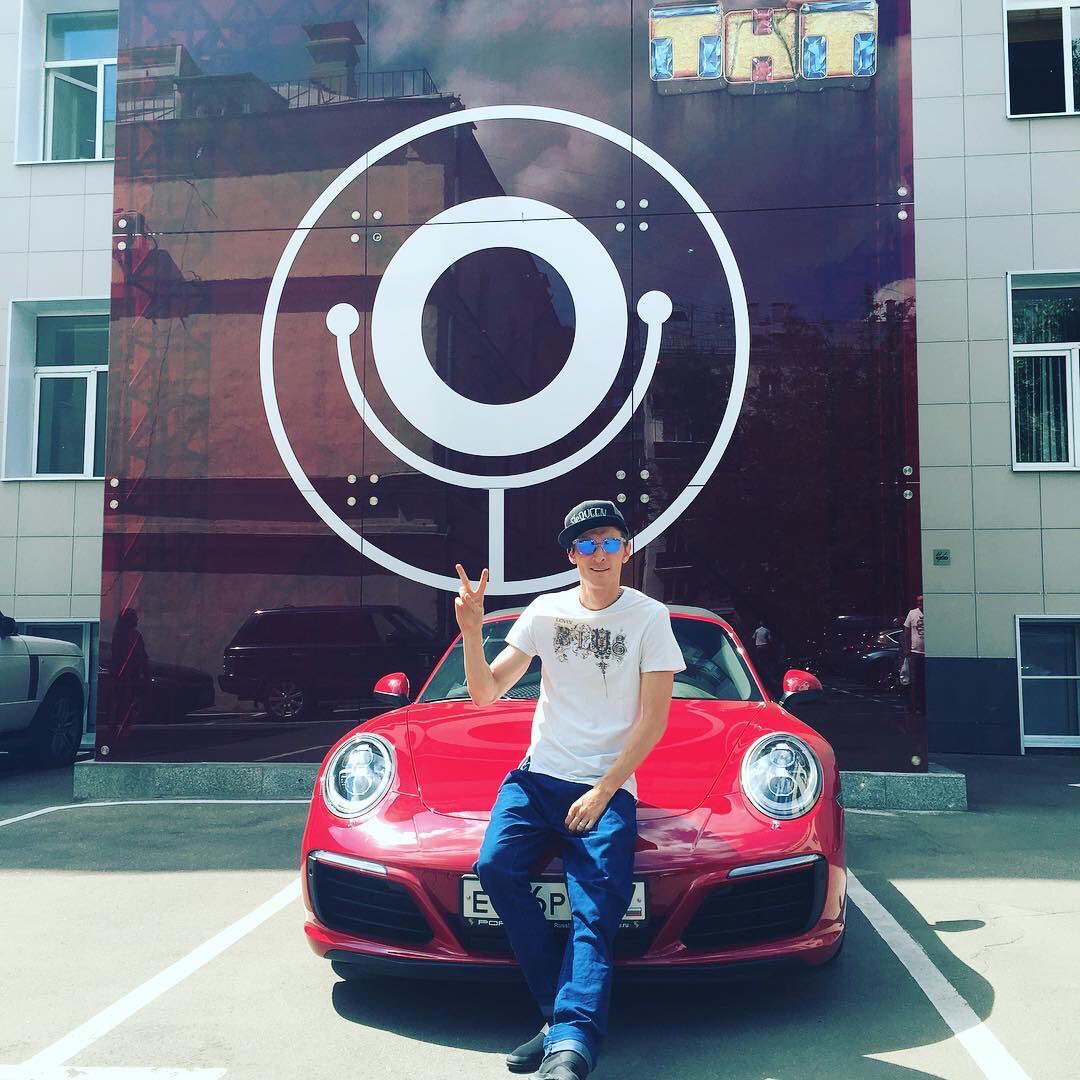 Клерк приехал в офис. #нашутил #porsche #911targa4s https://t.co/kdCPJEPpjn