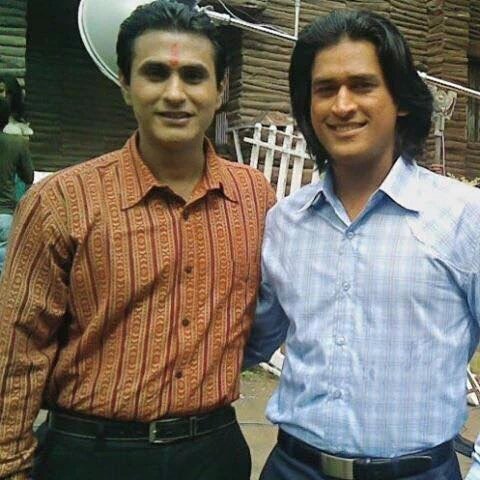TEAM MS DHONI #Dhoni on Twitter: "An old pic of @msdhoni with his friend when he had long hair. RT if you miss his long hair https://t.co/Fy1PslYhkT" / Twitter