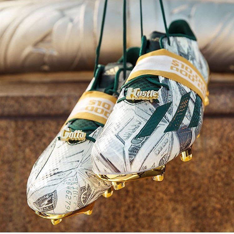 Snoop cleat. ???????????????????? https://t.co/Azg6jDSQZm https://t.co/v9RlHJyqiG