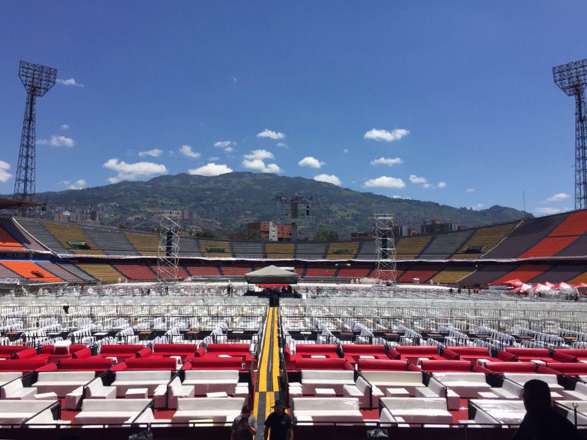 #MiGente de #Medellin, los veo esta noche! Ya todo esta listo para disfrutar el show #MarcAnthonyLive. #Gira2016 https://t.co/8QWvfn3LCG