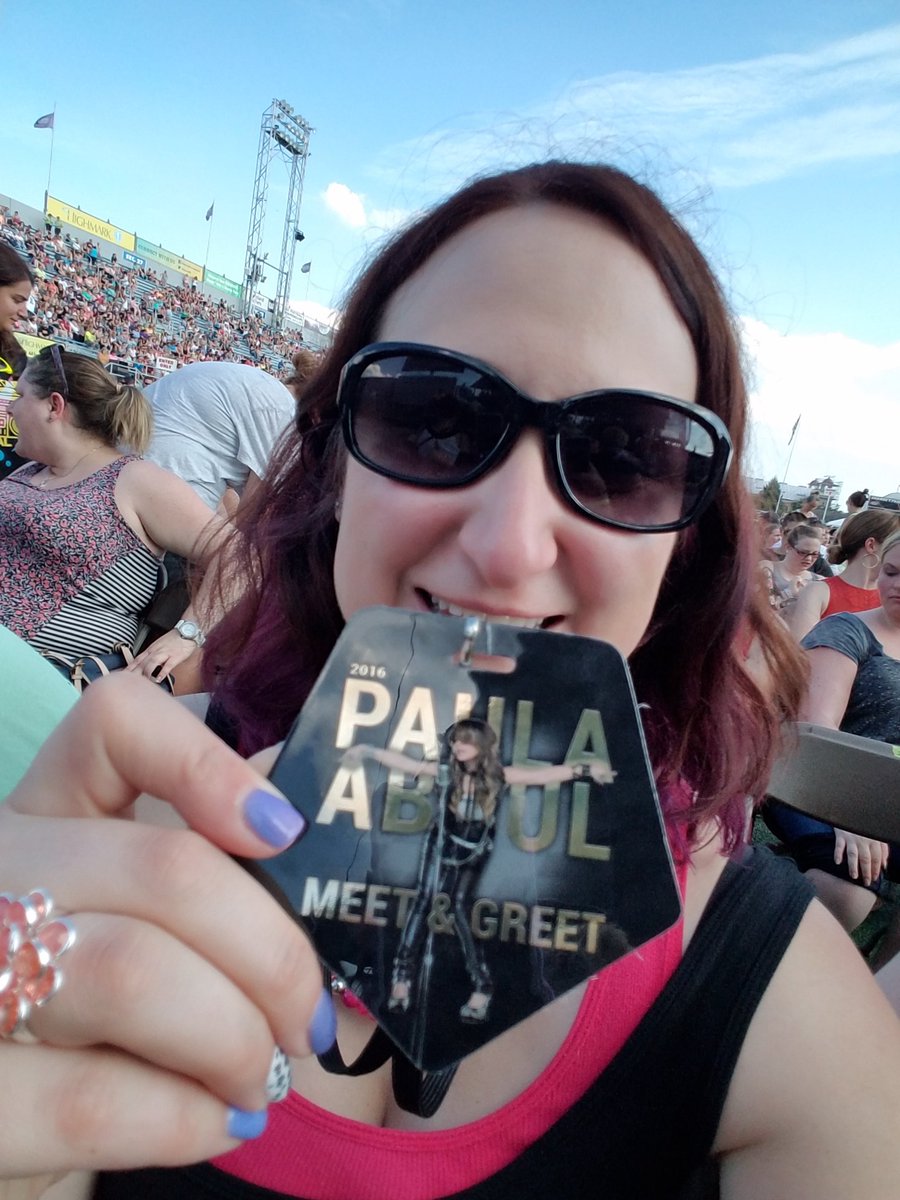 RT @halomew: It's a beautiful day for a concert and Meet & Greet with @PaulaAbdul, no? ???????????? #MixtapeFestival #PaulaAbdul https://t.co/bMreqz…