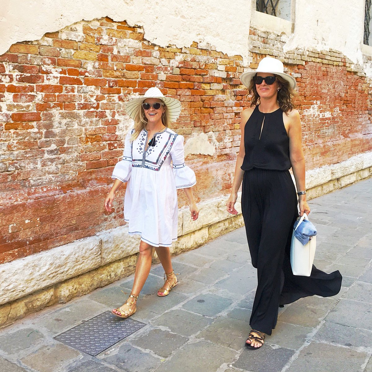 Vacation strolls with @sprinklescandac ❤️ #GirlsTrip2016 #SummerAdventures https://t.co/qtUiRB9npi