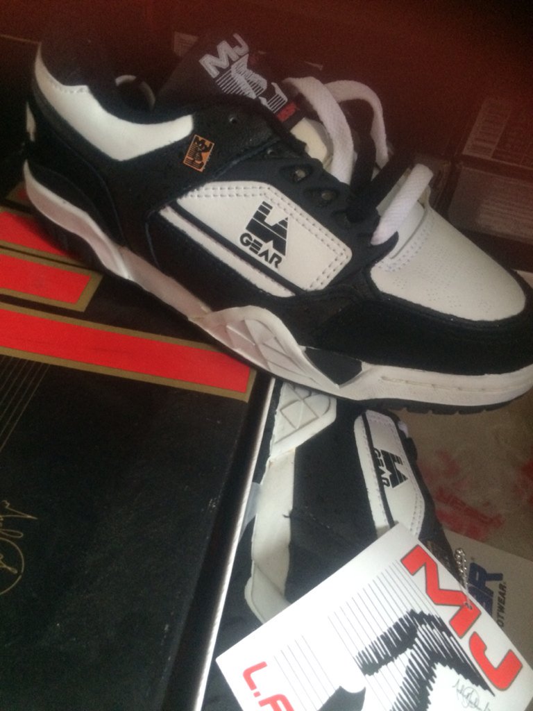 RT @bm123456789_: @TheSaltNPepa @LAGear ???? https://t.co/If1y6wmcwJ