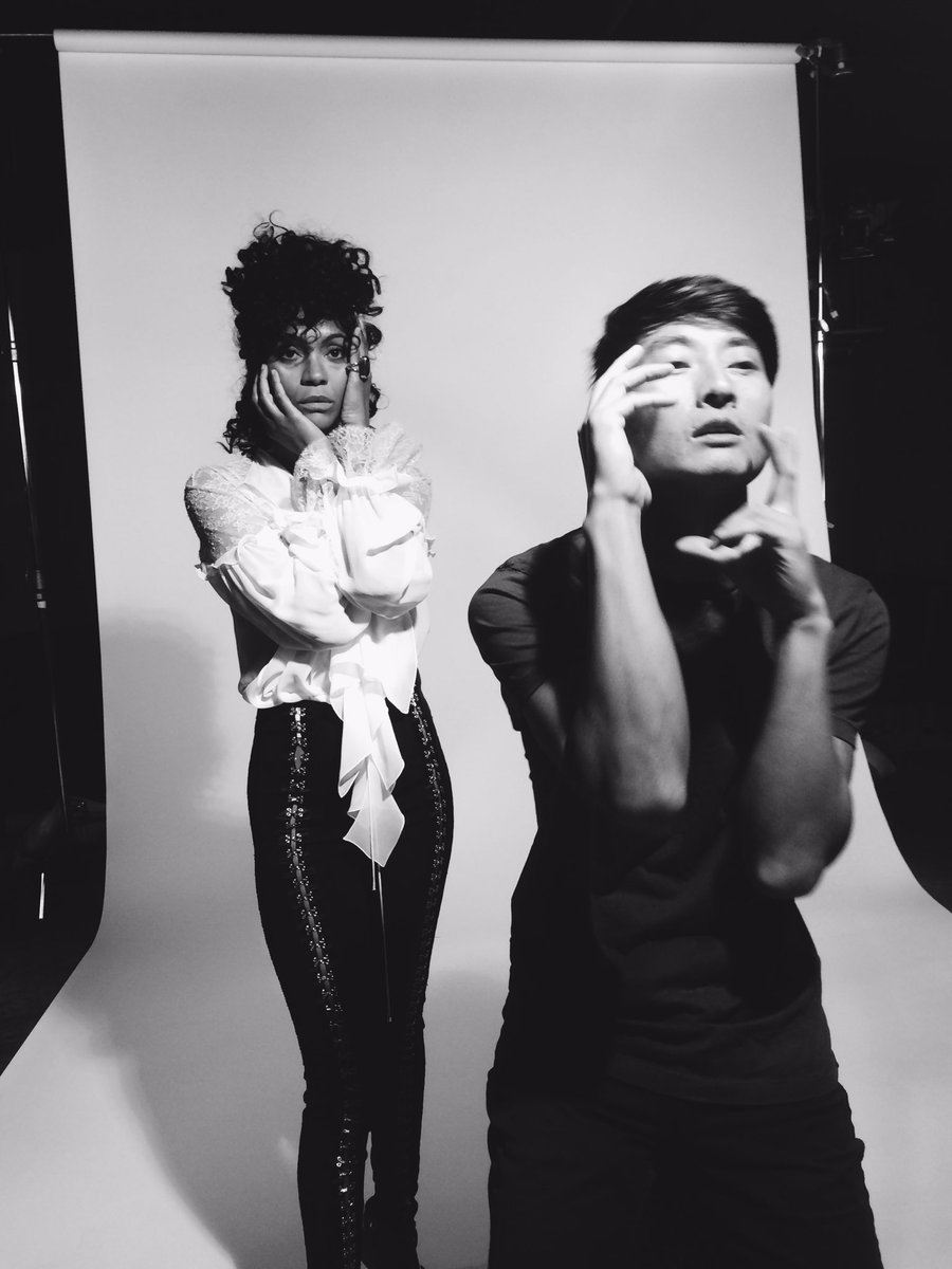 Striking a pose with Sebastian Kim for @NETAPORTER #THEEDIT https://t.co/9EWJCsY7ic