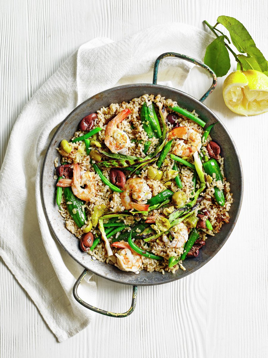 #Recipeoftheday is this simple cheat's paella from the latest issue of @JamieMagazine! https://t.co/GMDa1o1j8s x https://t.co/LWs8oItC8n