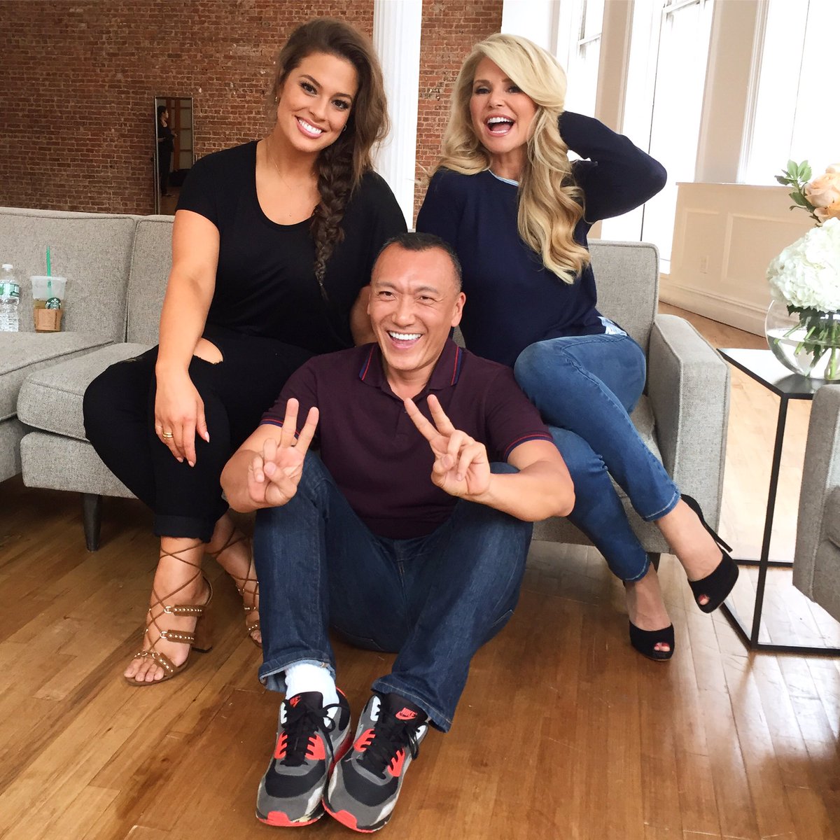 RT @mrjoezee: Sometimes you just need a double dose of beauty and brains. ???????? @YahooStyle @nydj @theashleygraham @SeaBrinkley https://t.co/m…