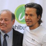 Mark Wahlberg makes appearance at Greektown restaurant