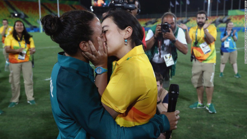 Rekord LGTB: homosie wśród sportowców w RIO, lesbije zaręczają się na stadionie