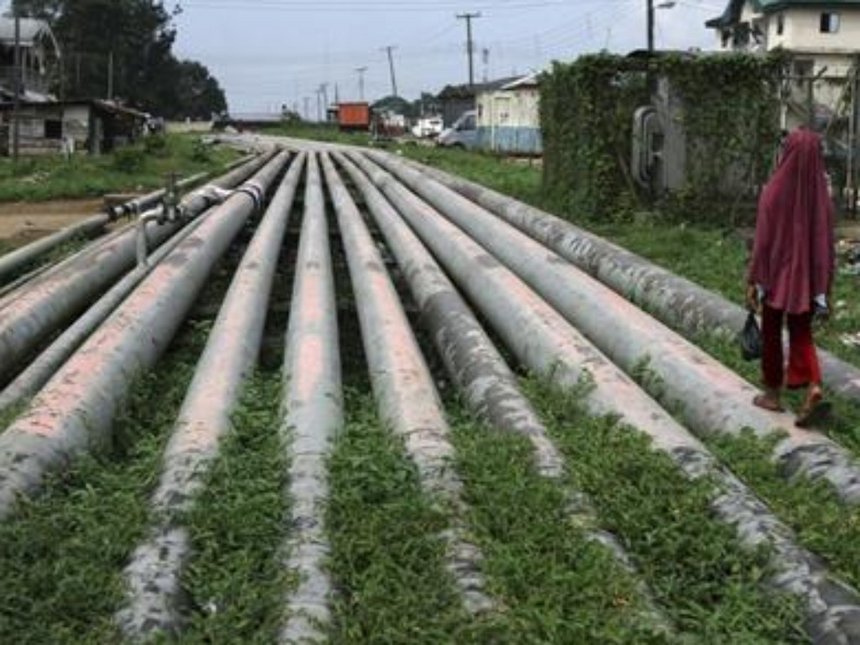 Militants blow up Nigeria pipeline, Chevron protest goes on