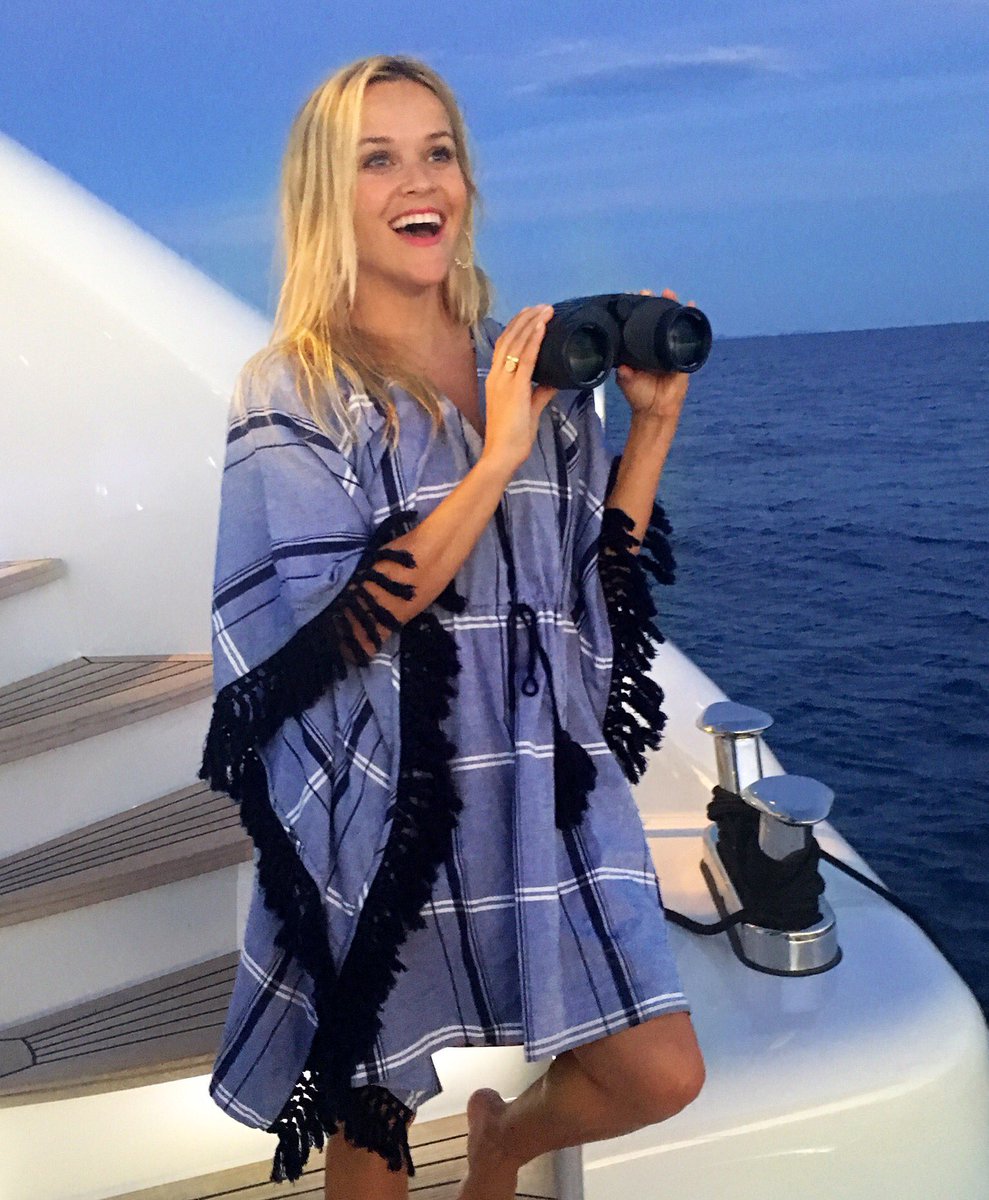 Setting sail with @draperjames ⚓️ #CaptainReese ???? #GirlsTrip2016 #SummerAdventures https://t.co/oXic4maTkD