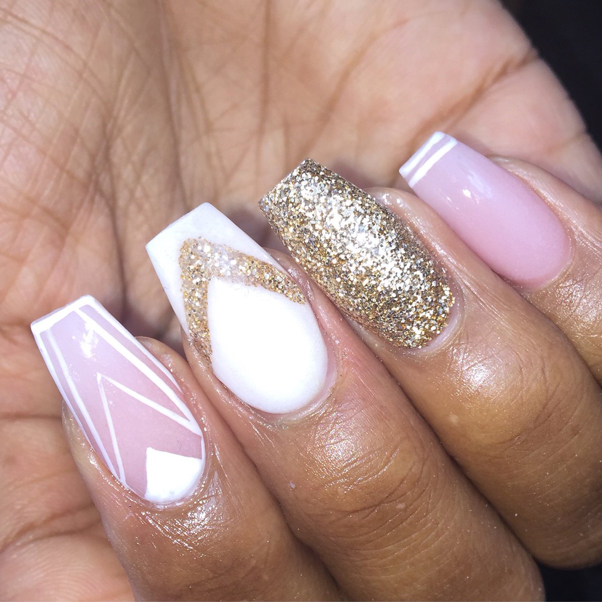 RT @MicheleKimmi: Let me glam your nails for your Detroit show!! @ashanti #DetroitNailtech https://t.co/XdAx0F0cB4 > Cute ????????❤️