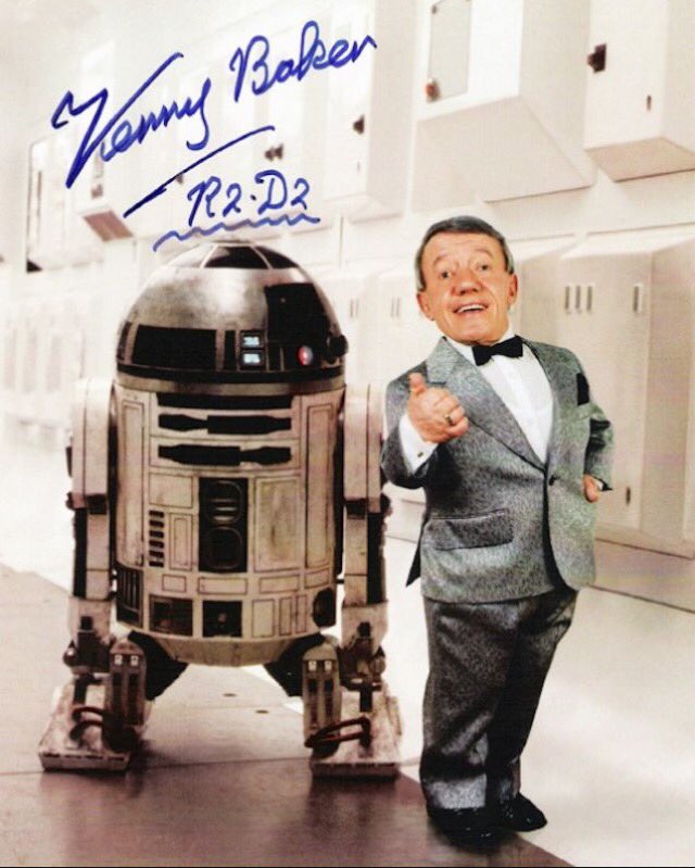 Rest in peace Kenny Baker. It was a pleasure to meet you & thank you for all the joy you brought us #R2D2forever ❤️ https://t.co/3wnnj8Ekc3