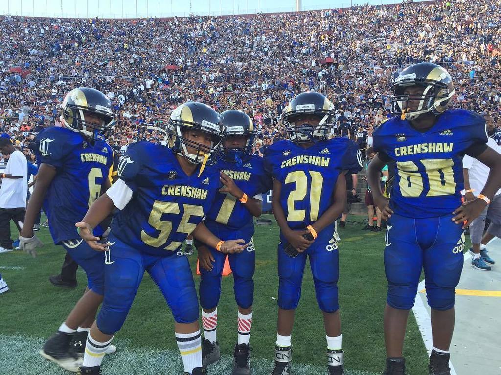 Shout out to @rams ???????? lettn my the @snoopleague play at halftime today ✊????✨???? https://t.co/xPsqs6NI2B https://t.co/xewTI3lWcj