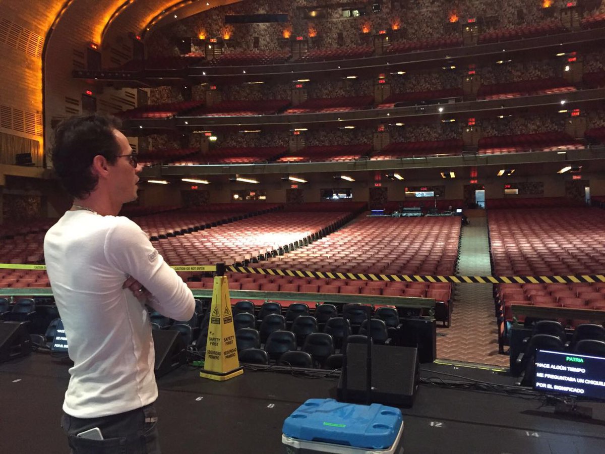 Just a few more hours to see you at my 1st show at @RadioCity. #ThePrivateCollection #MarcAnthonyLive #Tour2016 https://t.co/9NHn7wGDde