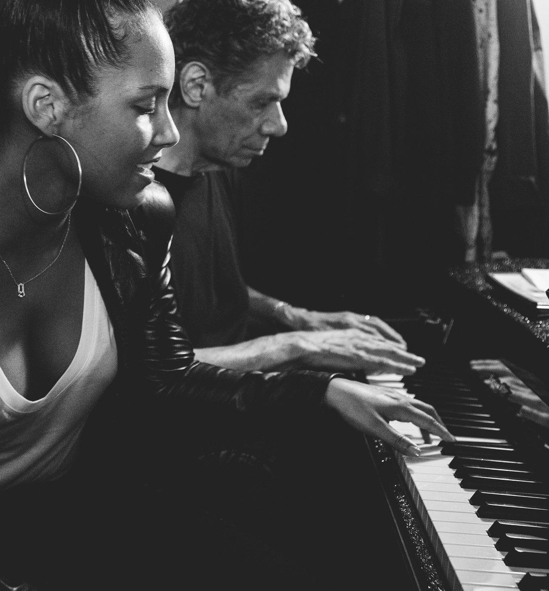 This happened this week... 4 hands on the piano with legendary @ChickCorea... Pinch me ‼️‼️???????????????? https://t.co/NcyCoaogmG