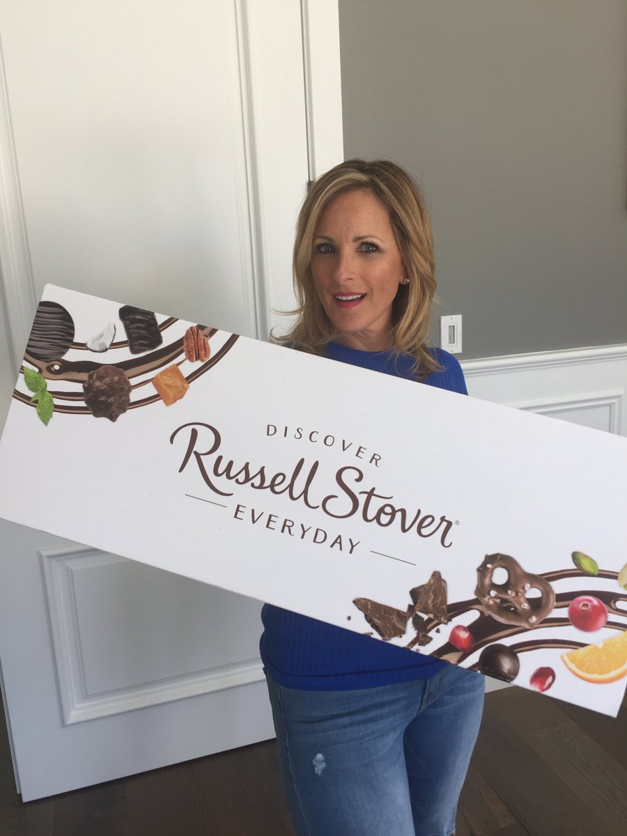 Thank you #RussellStover for my chocolate surprise! Nothing says love better than  chocolates, especially a BIG box! https://t.co/PowGVdEvvv