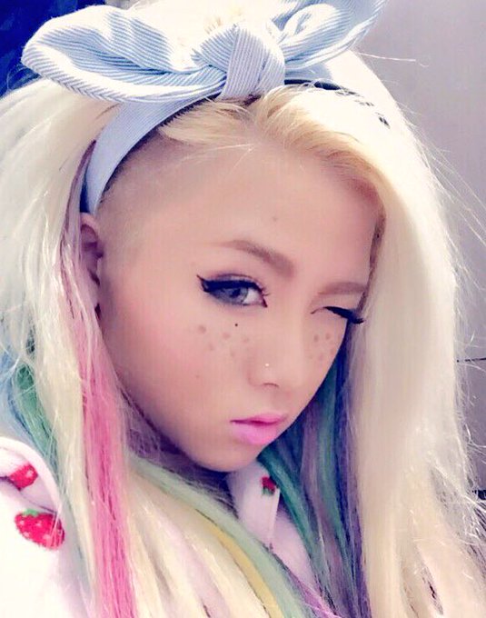 メンバーは⭐ ぽみたん⭐ ぇりもっこり⭐ ぁゆゆん⭐ あおちゃんの4人です🙋💯🎵 あそびましょう🐬💕💕💕 (写真古い)