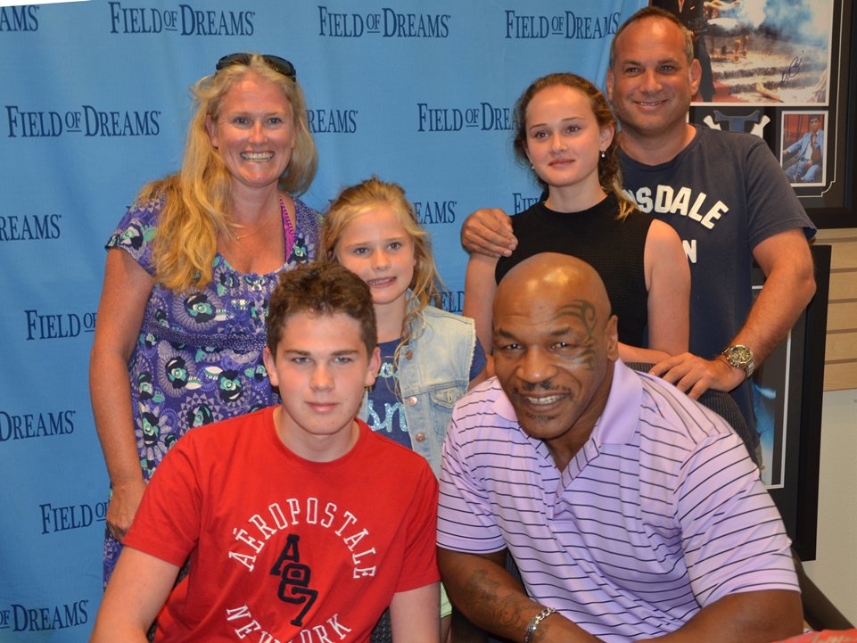 Meet Mike TODAY and get his autograph in #LasVegas @FODCaesars & @FODVenetian! Info: https://t.co/5Nk70OJ86s https://t.co/cOSAPvS19P
