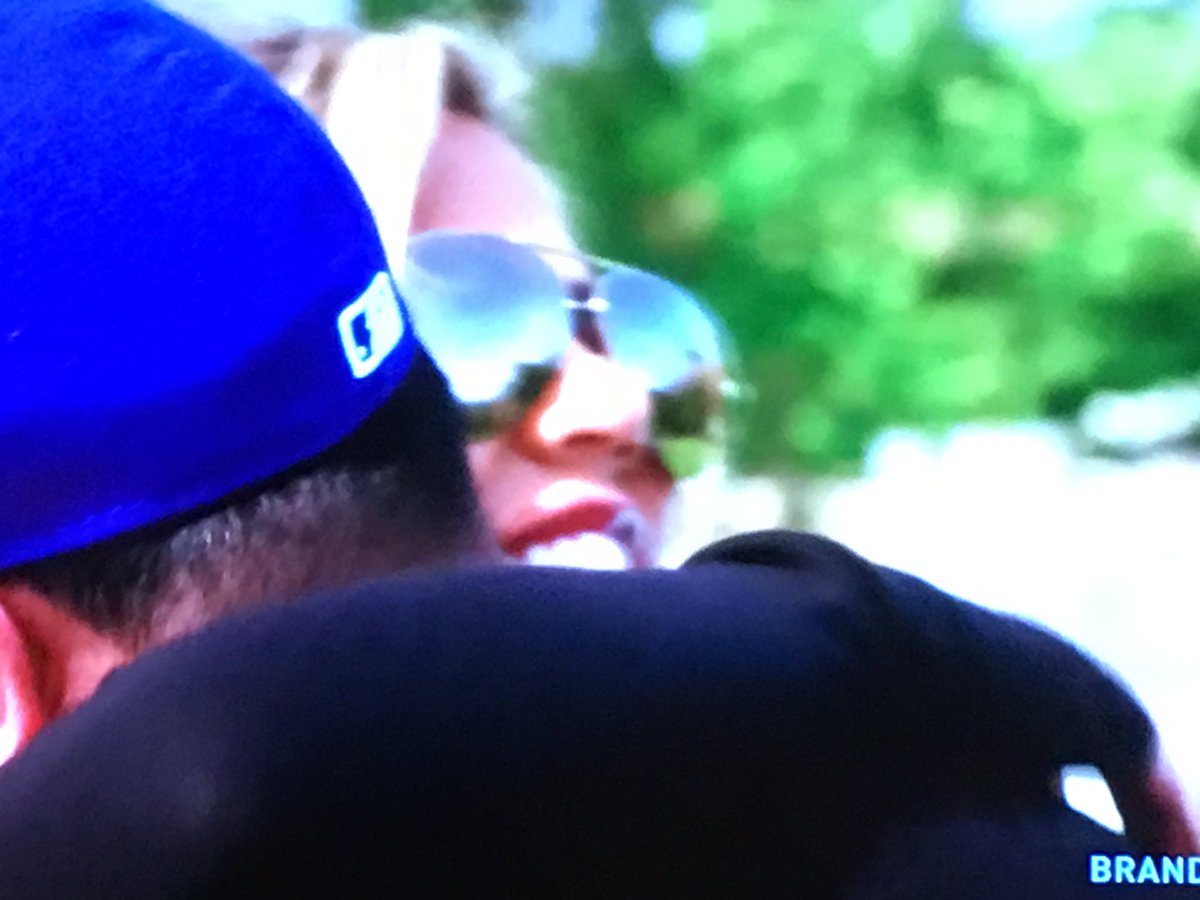 RT @NJKardashian: This made me go into tears seen @khloekardashian and @robkardashian hugged and seen each other #KUWTK ???????????????? https://t.co/z…