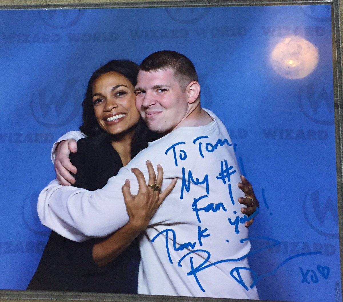 RT @gilmartin_tom: I got to meet my favorite actress @rosariodawson she is so awesome ???????????? #WizardWorldChicago https://t.co/YcBEGm5X2r
