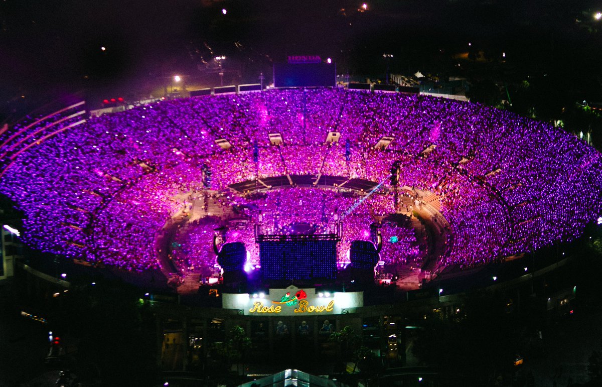 Rose bowl lit up by 80,000 wristbands, sunday 21st august 2016. photo