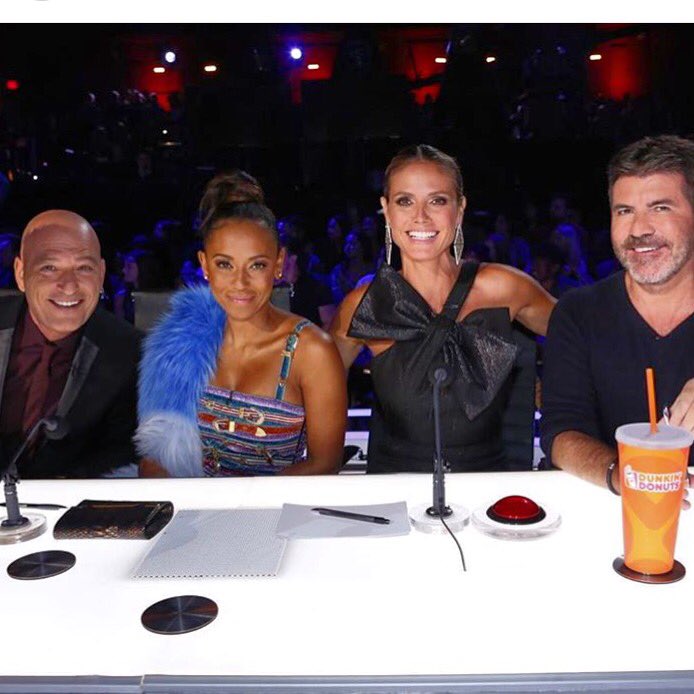 Did you like tonights show? Who was your favorite ? @nbcagt #agt https://t.co/1H1IV3z3Pd