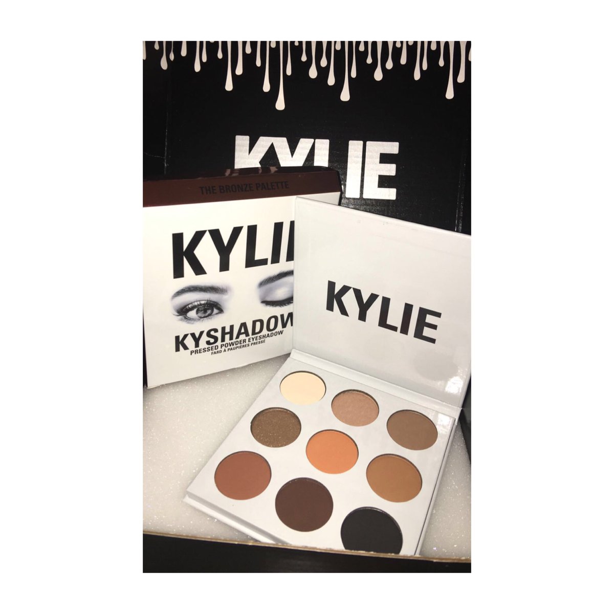 RT @Monkardashian: ???????? I've never owned such an amazing eyeshadow palette before!! Kyshadows apply & blend flawlessly!! @KylieJenner ???????? http…