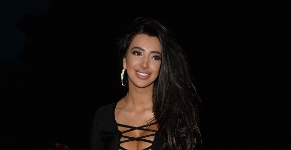 RT @TheSun: #CBB's @chloekhanxxx snapped kissing her latest companion - and guess what he's called! ???? https://t.co/6WfPqtpYkk https://t.co/…