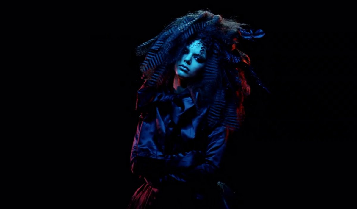 RT @papermagazine: Watch @KendallJenner, Courtney Love and more go fashion goth in new Marc Jacobs video: https://t.co/EmtNRnNqg7 https://t…