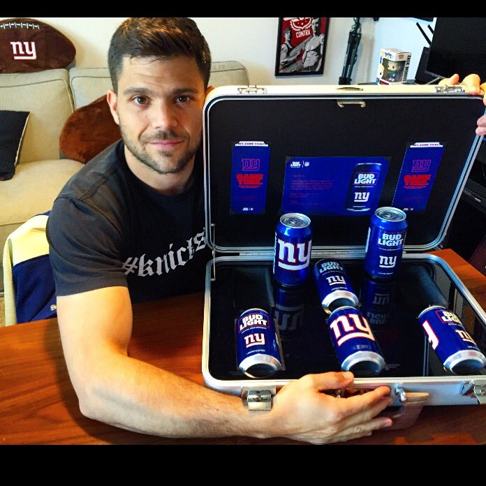Giants logo never looked so good. @BudLight got me ready for Sunday. CANNOT WAIT  #MyTeamCan #GiantsPride #ad https://t.co/1FQhce9yAO