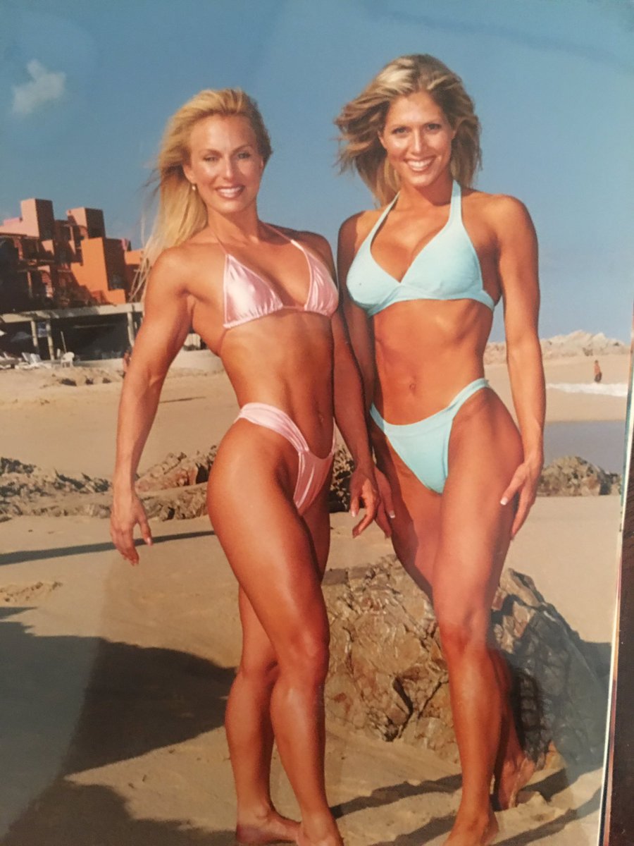 #tbt on a monday :) I was so enamored by #BrandyCarrier when I first got into fitness. #MsGalaxyFitness https://t.co/R6eyXcmJwM